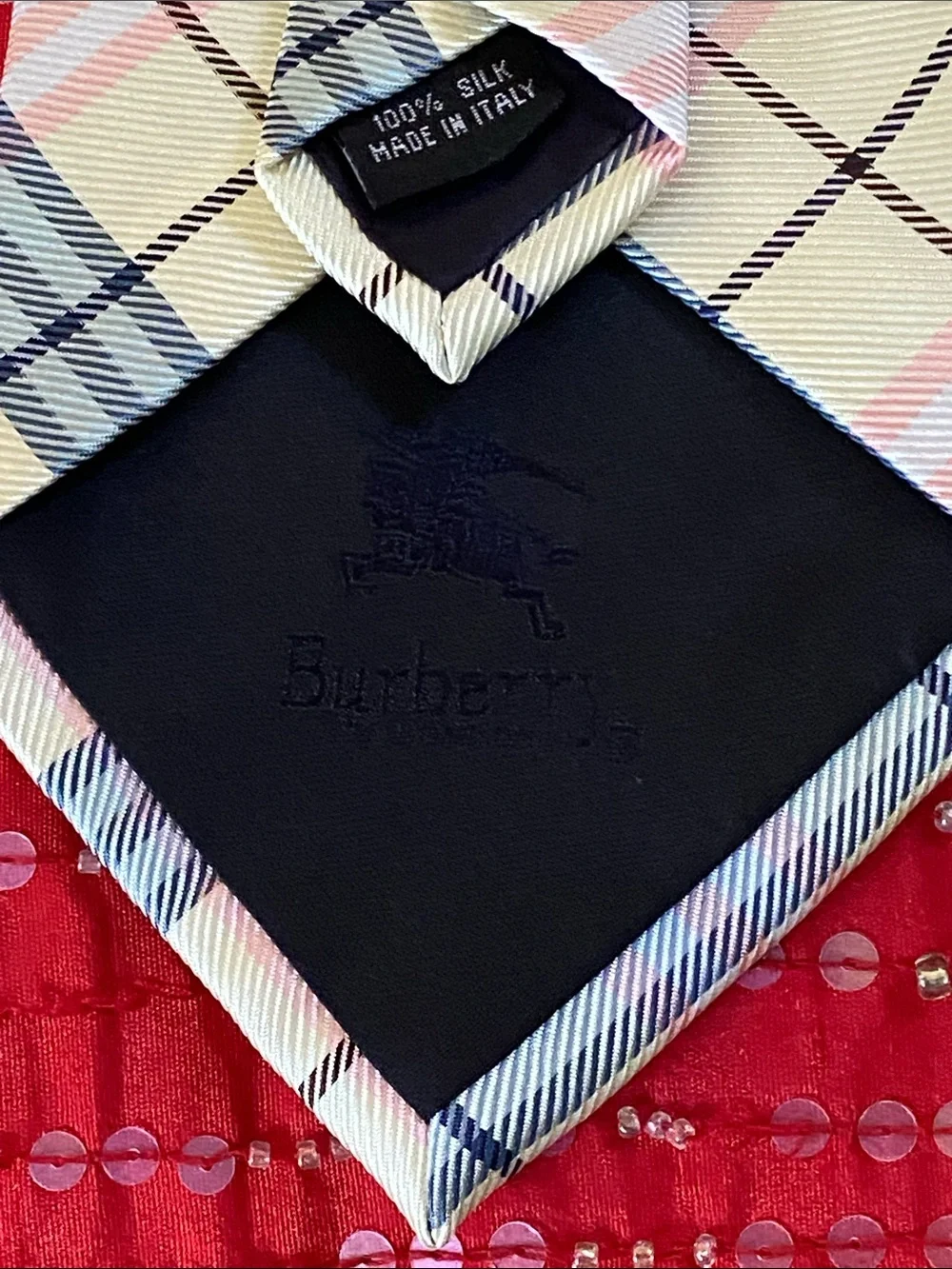 Burberry 💯 Silk Made in Italy 🇮🇹 Signature Subtle Shimmer Luxury Tie NWOT